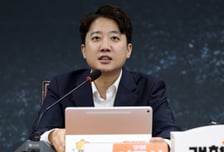 WRC서 엔비디아 매디슨 황 만난 이준석 "정치권, AI·로봇 현장 더 많이 봐야"