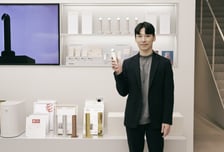 "아픈 건 싫어" 美 사로잡은 초음파… 앳홈, 세포라 뚫은 비결은?