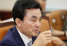 트럼프 "북한 핵무기 57개" vs 안 국방 "80~120개...공식 인정 안 해"