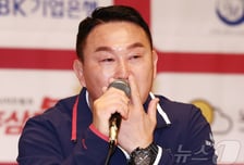 기자회견 도중 감독 눈물, 선수들도 놀랐다... "韓 레슬링 죽지 않았다는 것 보여주겠다" 정한재 다짐 [진천 현장]