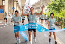 "기어서라도 완주"...션, 근육파열 부상에도 81.5㎞ 달려 '누적 기부 100억'