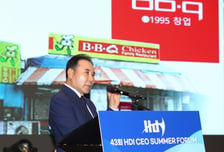 BBQ 31년 성장 비결은…윤홍근 회장 "위기마다 새로운 길 선택"