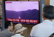 훈련 축소·트럼프 손짓에도...북, 무더기 '탄도미사일'
