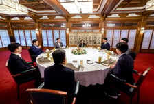 한성숙 "중소·벤처·스타트업 성장 막는 불합리 규제 발굴해달라"
