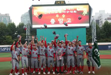 120이닝 에이스 없이도 강했다! 충암고, 19년 만에 봉황대기 우승→전국대회 2관왕... 마산용마고 '10번째' 준우승 눈물