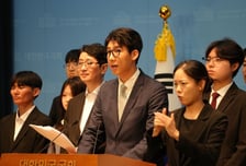野주진우 청년 보좌관들과 '청년 보호·청년 참정권' 강화 법안 발의