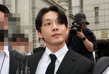 유아인, 법원의 유예보다 빠른 엔터계의 용서 [IZE 진단]