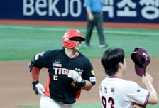 [포토]'6회초 벼락같은 솔로홈런' 나성범