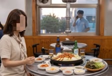 소개팅女 식당에 두고 도망친 남성…직장 알아내 전화했더니