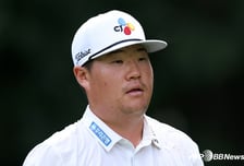 '韓 선수 최초' 8년 연속 진출 위업 '극적 달성' 가능할까... '손목 부상→공동 5위→PGA BMW 챔피언십 2R 공동 4위' 뒷심 대단하네