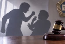 두 번이나 선처했는데 또…친동생 흉기로 찌른 형, 결국 실형