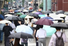 [내일 날씨]'더위 그친다'는 처서인데…35도 폭염에 곳곳 소나기
