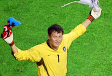 "이운재 전성기 때보다 더 잘한다" 김상식도 감탄, 혼혈 골키퍼 베트남축구 '새 영웅'으로