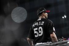 '8-0 앞섰는데 또 3실점→만루→끝내 QS 승리' 9-0 역전패 트라우마, 39세 베테랑은 끊어냈다 "9회까지 쉼 없이 응원해준 팬 덕분에 승리했다" [대전 현장]