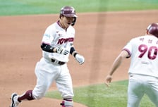 '무려 4년 만에 아치→개인 첫 끝내기 홈런이자 만루포' 김재현, 통산 8호 홈런으로 대역전 완성! 사령탑도 웃었다