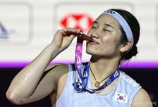 한 게임도 안 내줬다...안세영, 3년만 세계선수권 우승