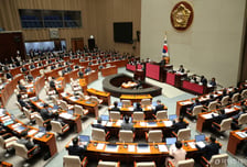 정부 "합리적 비거주, 거주로 전환"…野 "미래기금 '쌈짓돈' 우려"