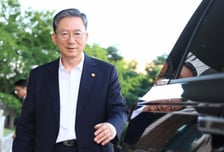 정성호 법무장관 마지막 퇴근길…"국회로 돌아가 법무부 도울 것"