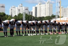 "스타벅스 가야지" 지역 비하 구호 선창 배재고 야구부 2명, 결국 그만뒀다