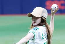 [포토] 2NE1 산다라박, 꼴찌에게 보내는 갈채
