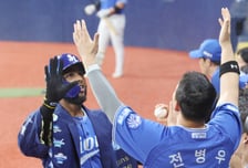 [포토] 디아즈 '전병우 각도가 더 좋아'