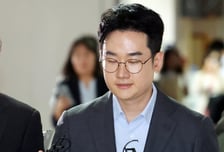 "색깔 잘 남게 녹차라테로"…정이한 '음료 투척 자작극' 치밀한 준비
