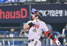 '타선은 핵폭탄-응원석엔 물폭탄' LG 3홈런 8타점쇼... 임찬규 12승 달성 '다승 공동 선두' 도약 [잠실 현장리뷰]