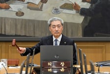 [속보] 신현송 총재 "재정상태 좋아져…명목 GDP·GDI 성장률 높아"