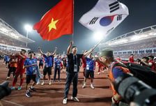 "오늘은 내가 베트남 축구의 왕, 경기 끝나고는 쓰러져" 김상식 감독 벅찬 소감... 베트남 2년간 4차례 우승