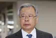 '가짜 수산업자 금품수수' 박영수 전 특검, 징역형 집유 → 벌금형