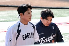 '채은성까지 다쳤다' 한화 악재 또 악재, 타격 훈련 중 옆구리 부상 "영상 찍어봐야 할 것 같다" [인천 현장]