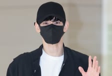 "5억 돌려줘" 김수현, 광고주와 소송서 승소…"해지 사유 없다"