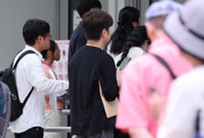 "지방서 일 빼고 왔는데 인터뷰 취소"…美 비자 빗장에 신청자 '멘붕'