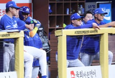 [포토] 디아즈, 박진만 감독 옆에서 타격 레슨