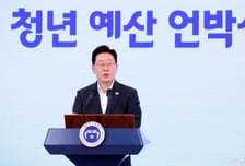 청년들 앞에 선 李 대통령 "정책 하나 만들더라도 내 아들 딸 일처럼"