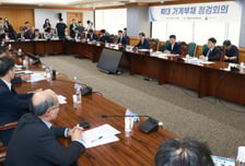 "은행보다 많이 했는데"… 카드사, 중금리대출 더 늘리기 어렵네