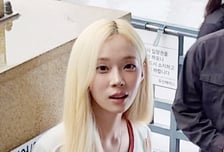 [포토] 원터 '가을에 승리요정으로 다시 올게요'