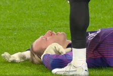 "머리 쿵! 그대로 실신" PSG 골키퍼, 경기 직전 의식불명 '대참사'... 왜 하필 코치와 부딪혔나