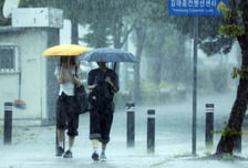 월요일까지 전국에 장마처럼 비…일부는 '시간당 50㎜' 강수 가능성