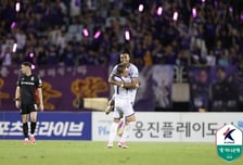 유병훈 감독 100번째 경기에 이런 행운이! 상대 GK 실수로 '깜짝 동점골'... 안양-부천 1-1 무승부 [부천 현장리뷰]