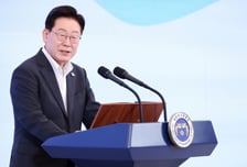 李대통령 "망국적 부동산투기 반드시 타파…주택가격 폭락 대비해야"