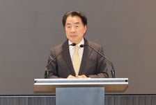 종근당, 장남이 물려받나…명확해지는 승계 구도
