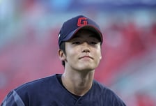 '6연속 BBBBBB' 만루 만들고 밀어내기 실점, 20세 신인에게 김태형 감독은 '왜' 또 기회 주려 했나 [부산 현장]