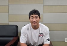 '36SV→3할 타자→방출' 36세 세이브왕 다시 140㎞ 던졌다 "누가 보면 연명한다 할 수 있지만... 미련 없이 놓고 싶다" [인터뷰]