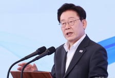 "내년 금리 3.5% 유의"…李 대통령, 부동산에 '한은 카드' 꺼낸 까닭