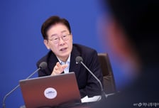 공급 늘리고 투기 누르고, 폭락 땐 산다…李대통령 '부동산 3중 전략'