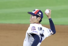 [포토] 윤태호 '1이닝 퍼펙트'