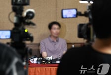 "물보라에 3~4시간 아무것도 안 보여"...네팔 홍수 '극적 구조' 두산 현장소장