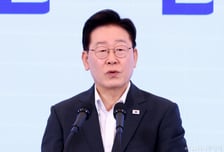 李대통령 지지율, 취임후 첫 30%대…"부동산 민심악화·與 내부 갈등"