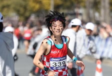 "후원금 얼마나 받았길래"...온몸에 검은 점 붙이고 뛴 日 마라토너